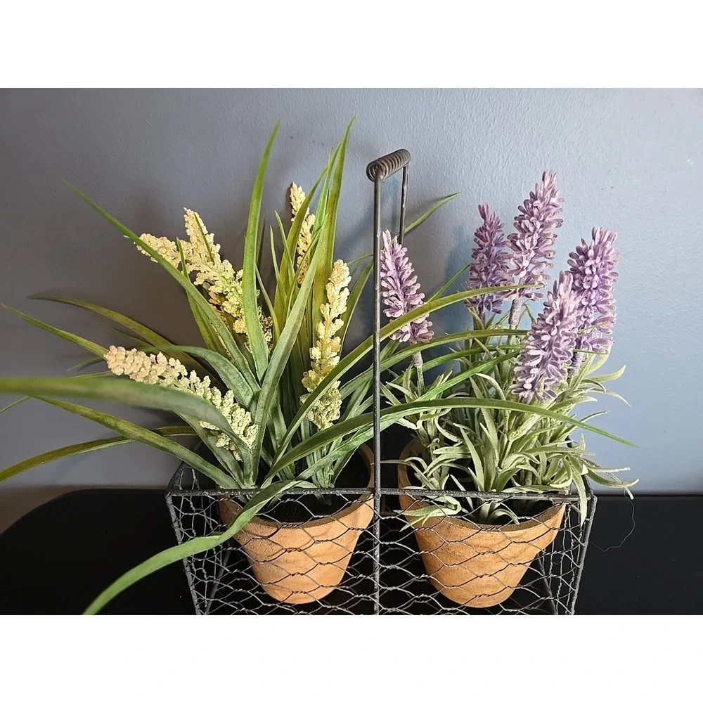 UNBRANDED EUC LAVENDER FAUX WIRED HOLDER‎ DECOR FLORAL